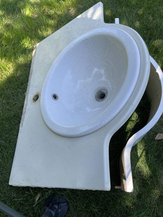 Мармурова стільниця з умивальником для ванної кімнати