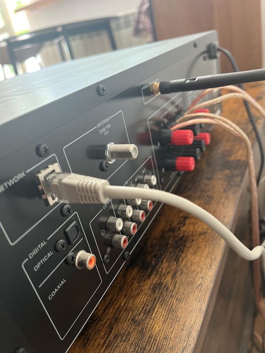 Amplituner Yamaha R-N402D MusicCast