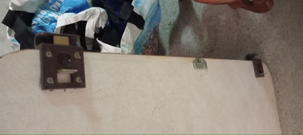 Mesa e cama com alçapões caravana