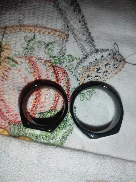 Anéis Pretos e Fios com metades