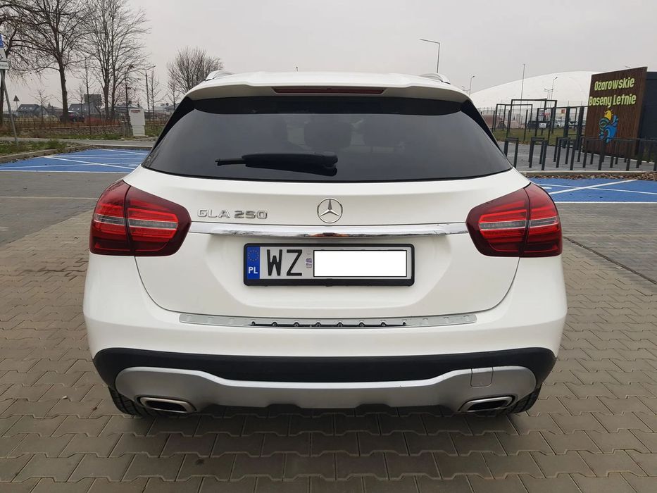 Mercedes-Benz GLA jasny środek, niski przebieg , automat