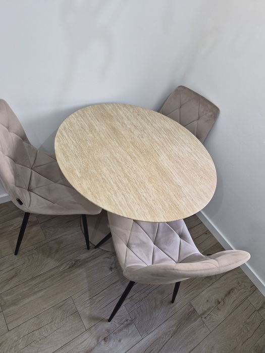 Mesa de cozinha com 3cadeiras