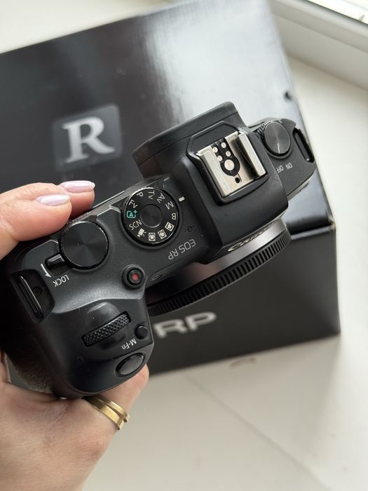 Фотоапарат canon rp бездзеркальна камера