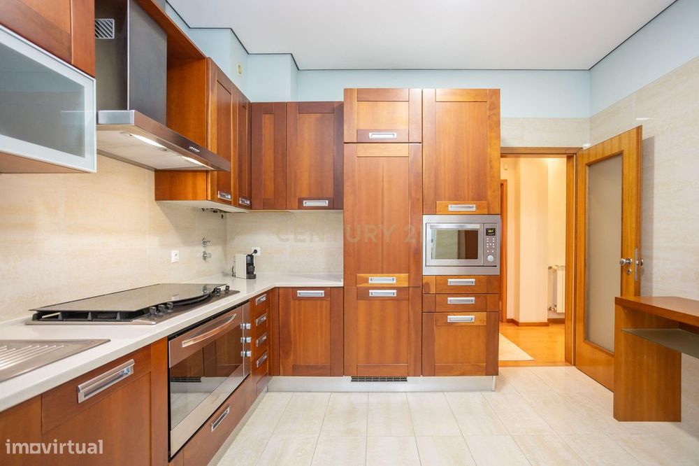 Um Apartamento com Alma de Moradia ; T3+1 + Terraço de 143 m²