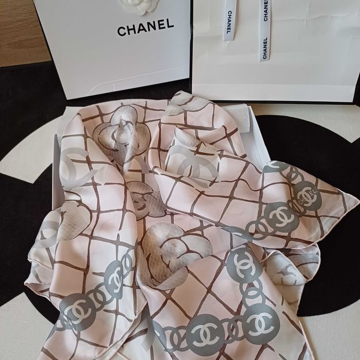 Chanel jedwabna chusta