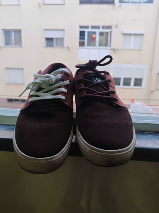 Tênis marca globe