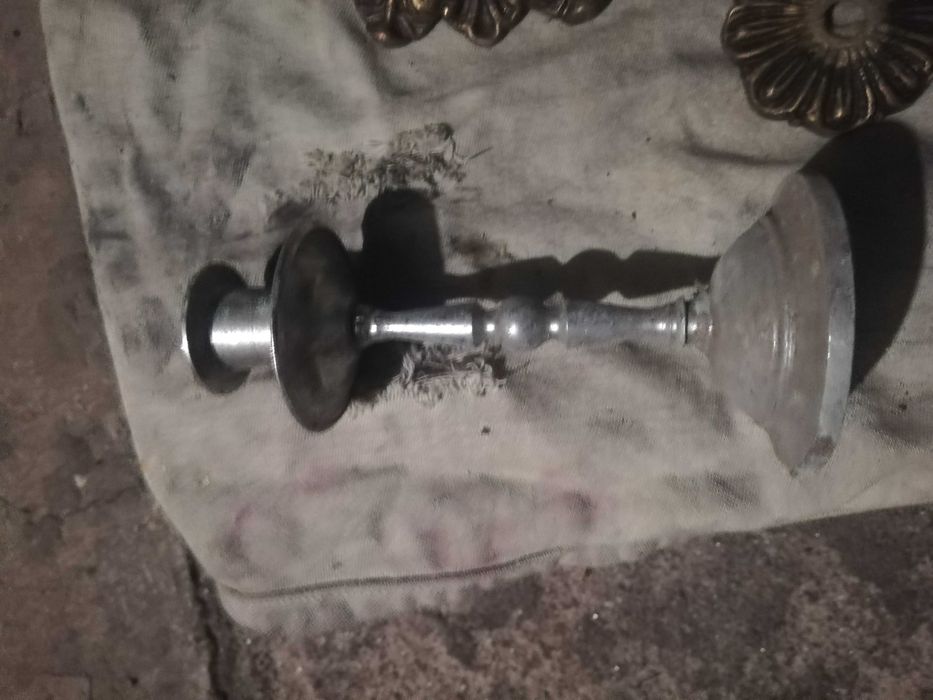 Estátuas decorativas entre outras coisas