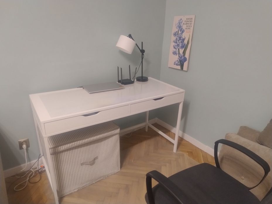 rezerwacja Biurko Ikea 130 cm x 58 cm x 75 cm