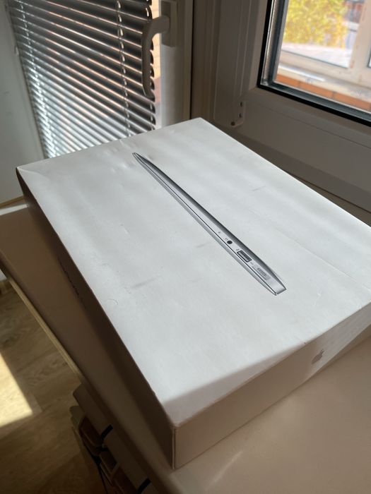 Продам ноутбук Apple MacBook Air 13, 2012 року, стан супер
