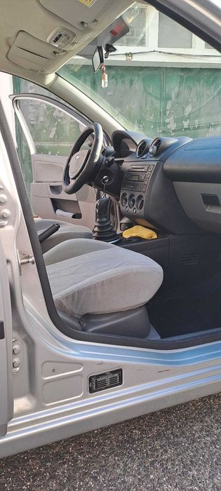 Ford Fiesta só 150.000klm com Ar Condicionado