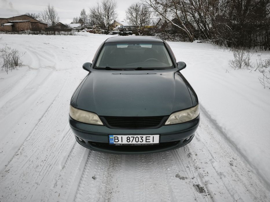 Опель Вектра В 2.0 бензин