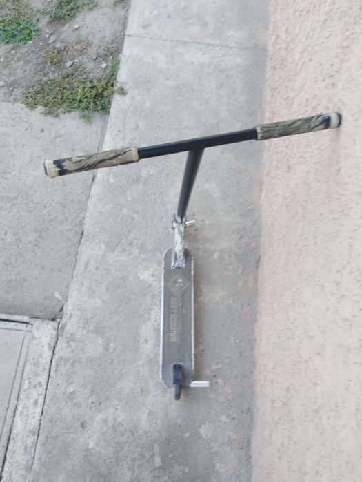 Трюковий самокат