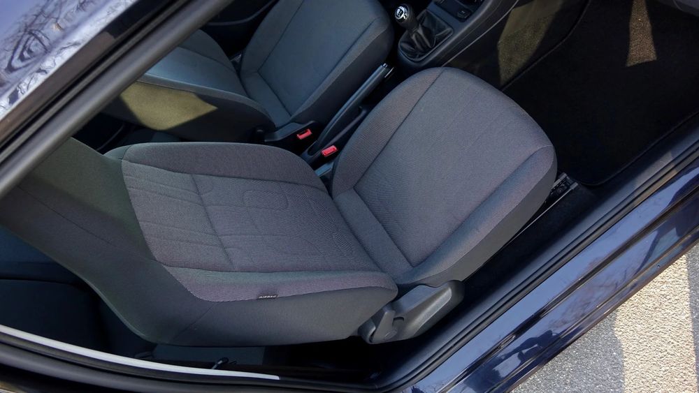 Volkswagen up! .. Klimatyzacja .. Grzane Fotele .. Radio CD .. Książka serwisowa ..
