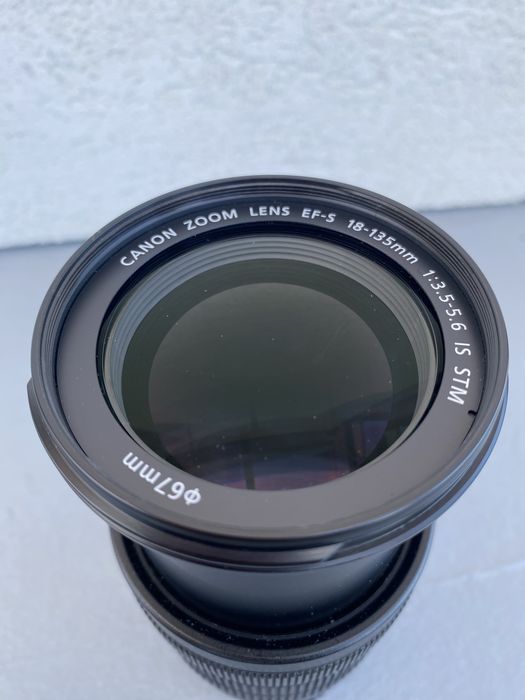 Objetiva Canon EF-S 18-135mm f3.5-5.6 IS STM