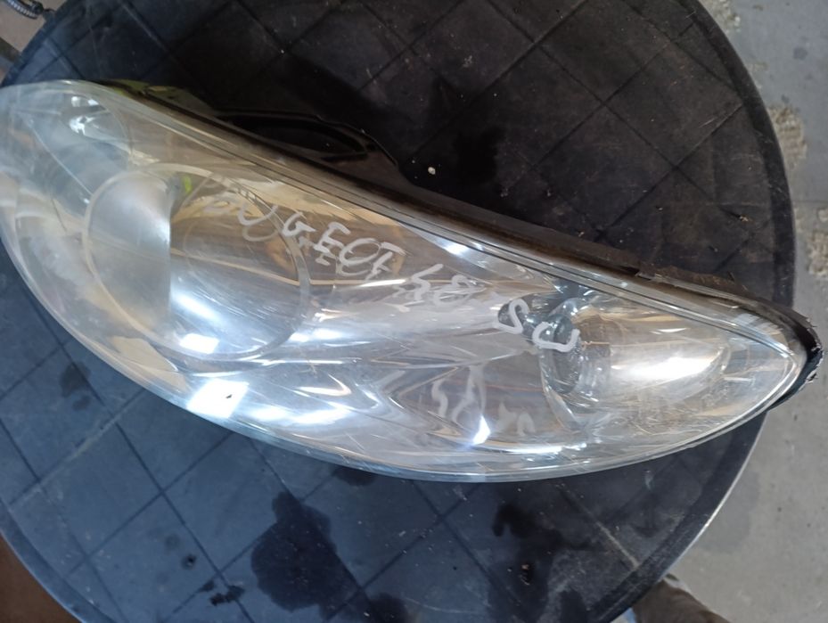 Lampa peugeot 407 SW 2009 uszkodzona