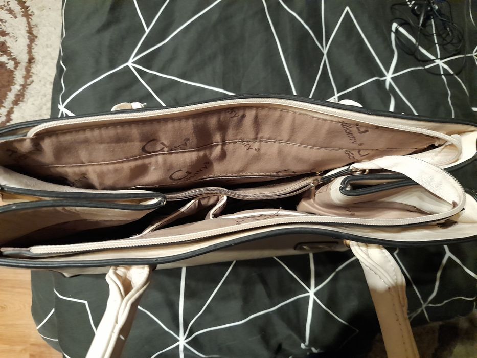 Torebka na ramię badz fo ręki.