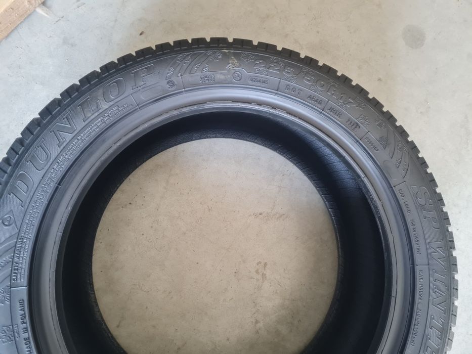 225/50R17 Dunlop SP Winter Sport 4D.