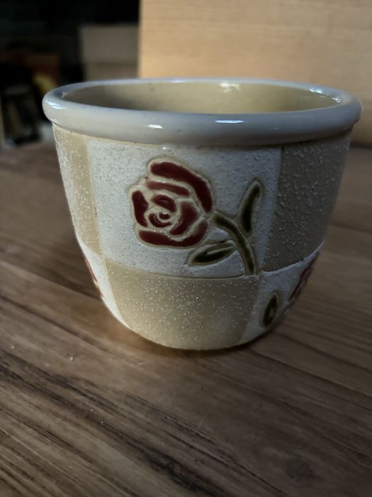 Doniczka ceramiczna .