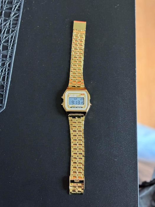 Zegarek złoty retro