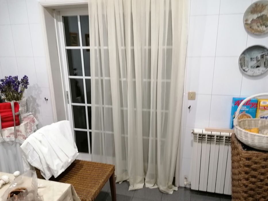 2 Cortinas de voil cor perola