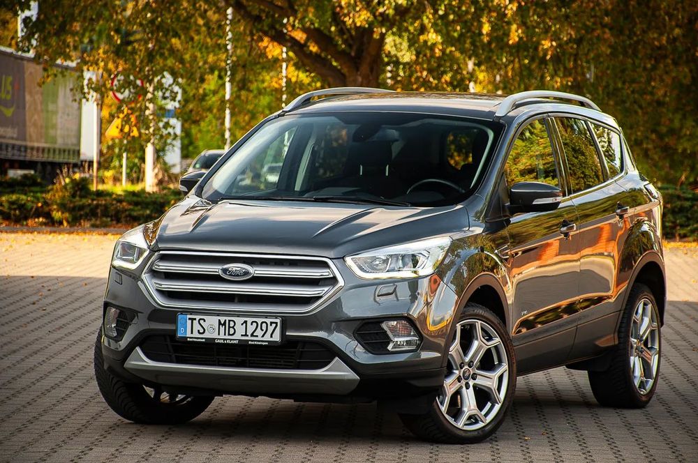 Ford Kuga 180KM LED Kamera AWD 4X4 Łopatki Podgrzewana kierownica i fotele !