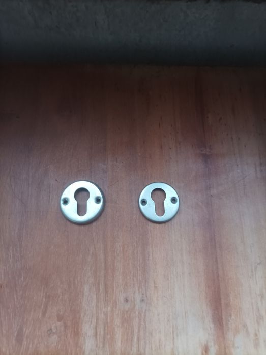 Замок дверной накладной