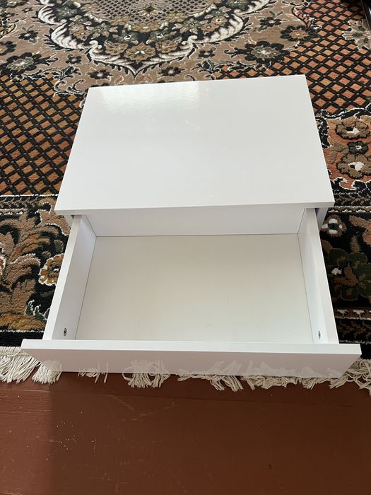 Підвісний туалетний столик Viva та підвісні приліжкові тумби MiroMax