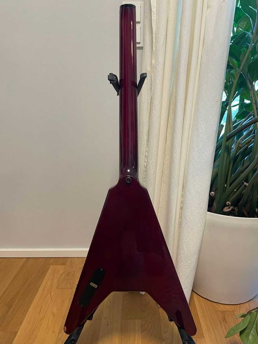 80s Cort Space Arrow (Flying V) Корея+ремень Ernie Ball. Состояние хорошее, есть ВИДЕООБЗОР