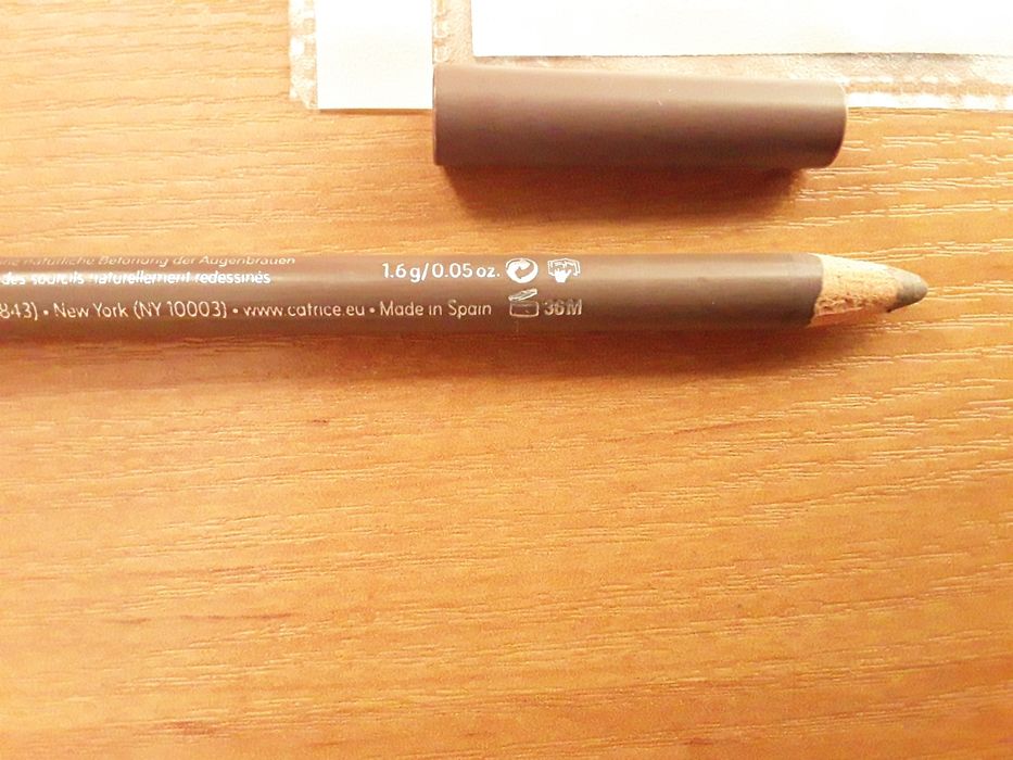 Kredka do brwi Catrice