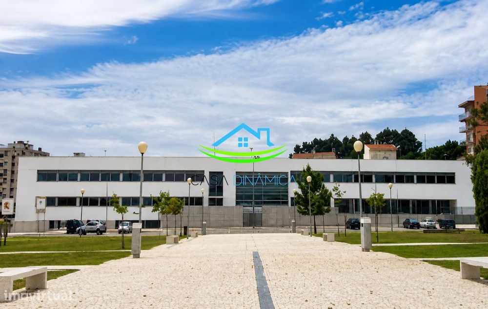 Moradia T4 com Garagem e Terraço em Tavarede