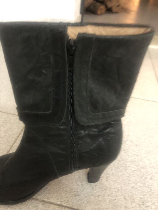 Botins nr 38 e botim mais baixo nr 37