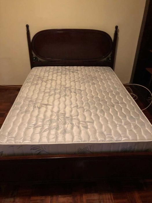 Cama de Casal em Madeira Pau Rosa Macau