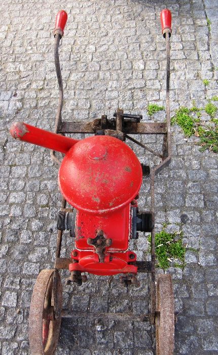 Bomba de transfega antiga LENA