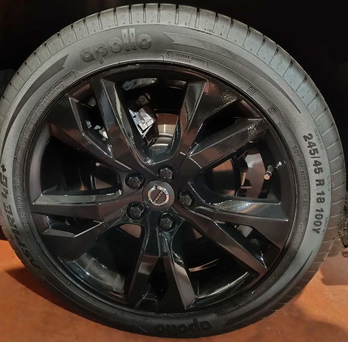 Felgi Volvo 18 Cali Wraz Z Oponami
