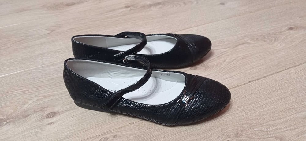 Туфлі для дівчинки