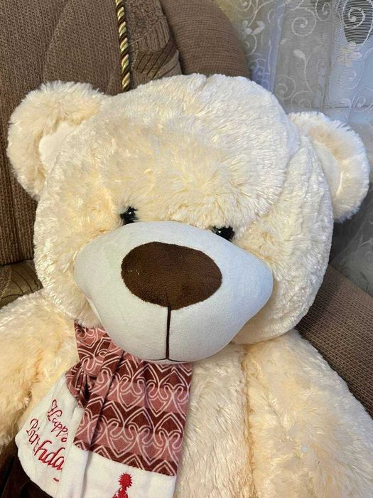 Плюшевий ведмідь 85 см, з шарфом та серцем "Love" — ідеальний подарунок