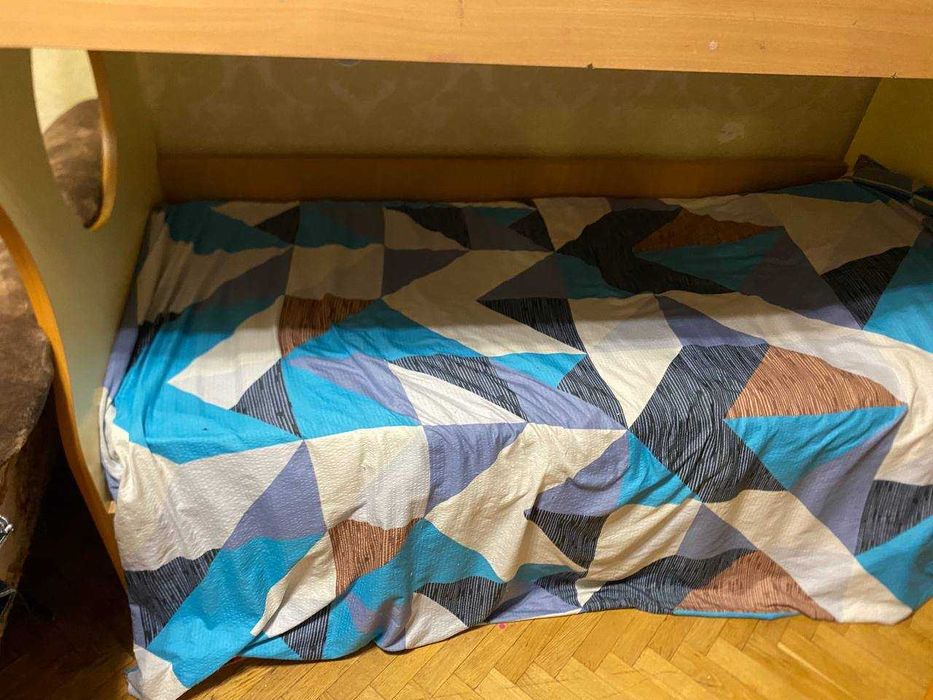 Дитяче двоярусне ліжко з драбиною