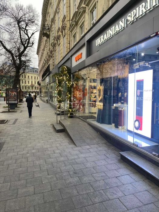 Оренда фасадного приміщення вул. Галицька