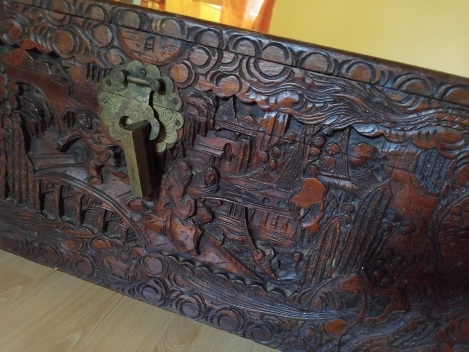 Arca chinesa de canfora antiga