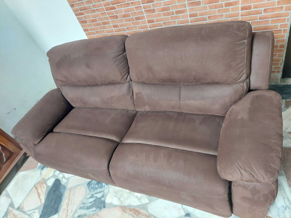 Vendo Sofá de 3 Lugares em Pele, com Relax Duplo