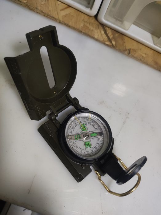 Bússola antiga de bolso