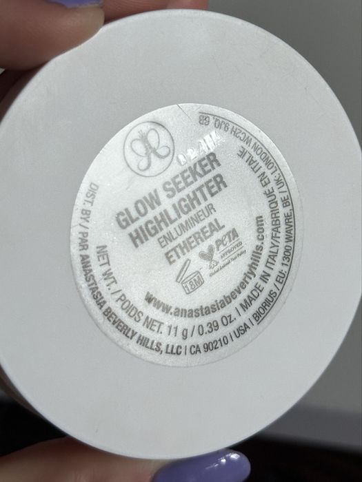 Anastasia Beverly Hills Glow Seeker Etheral rozświetlacz