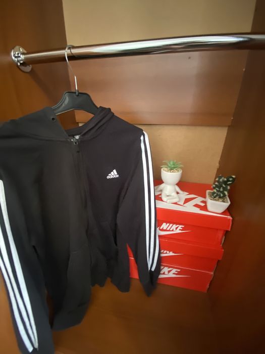 Зіпка Adidas.