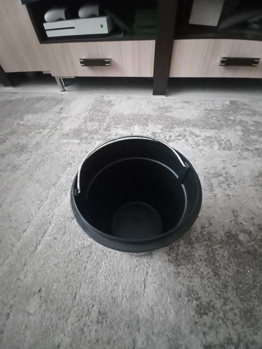 Mały kosz na śmieci