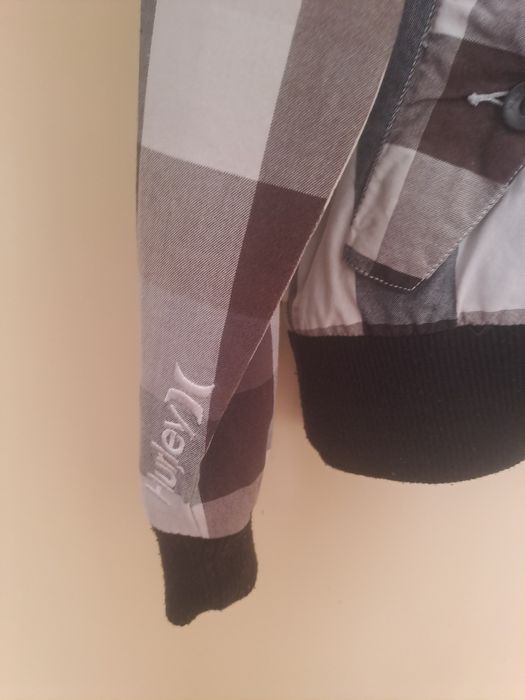 Casaco hurley impecável (vans,carhartt,fred perry,ralph lauren,tommy,e
