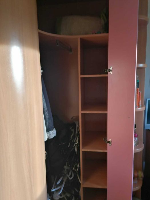 Roupeiro curvo com 3 portas