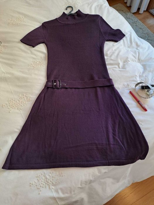 Vestido de malha roxo com cinto, e cintura descida