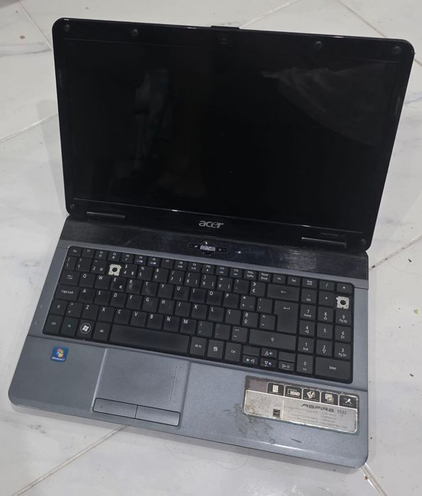 Portatil Acer  para arranjo ou peças sem memorias e Disco