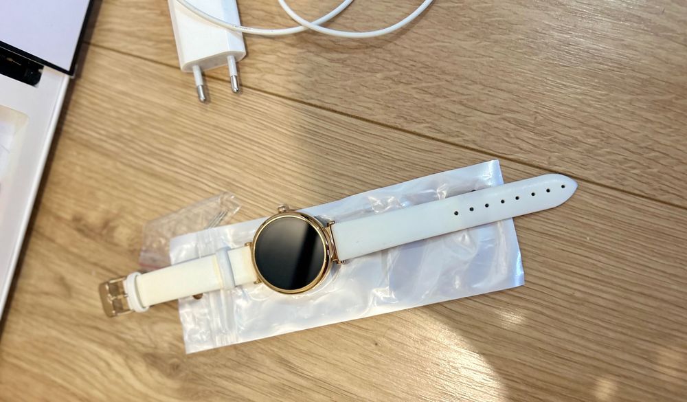 Smartwach w zestawie z opaskami