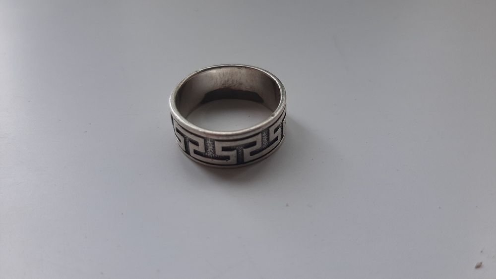 Продам серебряное кольцо